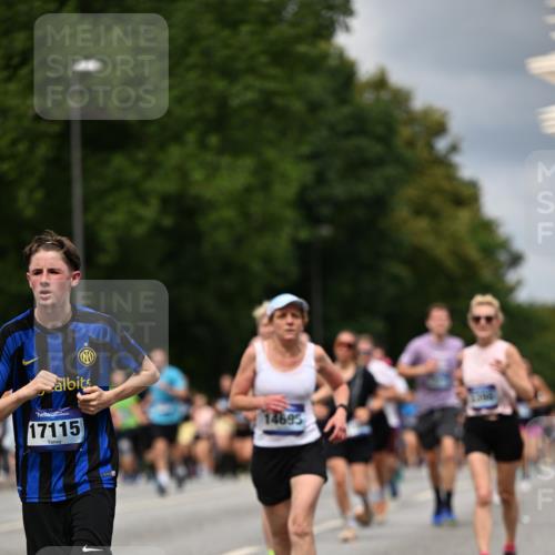 29.06.2025 - hella hamburg halbmarathon Dr. Thomas Lammeyer http://msf.ph/oto/8356292 29.06.2025 10:41:08 Kennedybrücke 1008, 1010, 1253, 1488, 1490, 1597, 1948, 1952, 2072, 2552, 2811, 3165, 3398, 3428, 3714, 3895, 5560, 5786, 5789, 5809, 6184, 6359, 6804, 7202, 7235, 7632, 7707, 7773, 7823, 8257, 8258, 8315, 8936, 8937, 9806, 9918, 10123, 10487, 10862 meine-sportfotos.de