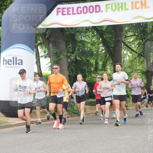 29.06.2025 - hella hamburg halbmarathon KatJ http://msf.ph/oto/8356339 29.06.2025 10:51:54 Zwischen KM18-KM19 1526, 2936, 5742, 0000, 6462, 7935 meine-sportfotos.de