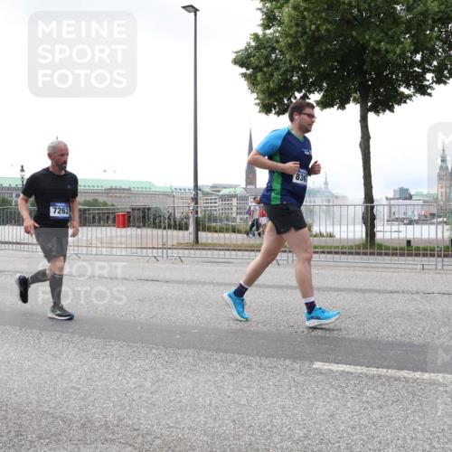 29.06.2025 - hella hamburg halbmarathon Lena Gebhardt http://msf.ph/oto/8356351 29.06.2025 10:39:01 Lombardsbrücke 7263, 836, 56, 1232, 1390, 1451, 1760, 2092, 2524, 2534, 2571, 2574, 2576, 2660, 2693, 2843, 2893, 2998, 3216, 3307, 3323, 3726, 3727, 3745, 3927, 4028, 4257, 4259, 4260, 4316, 4320, 4410, 4523, 4659, 4882, 4964, 5913, 6062, 6112, 6611, 6695, 6696, 6875, 7148, 7263, 7341, 7506, 7589, 7815, 7849, 8243, 8367, 8457, 8783, 9420, 9446, 9708, 9974, 9977, 10001, 10072, 10315, 10516, 10554, 13060 meine-sportfotos.de