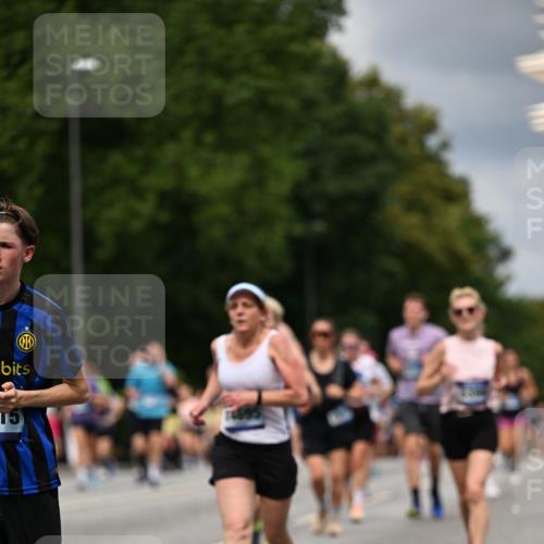 29.06.2025 - hella hamburg halbmarathon Dr. Thomas Lammeyer http://msf.ph/oto/8356356 29.06.2025 10:41:09 Kennedybrücke 1253, 1488, 1490, 1597, 1948, 1952, 2072, 2552, 2811, 3165, 3398, 3428, 3714, 3895, 5560, 5786, 5789, 5809, 6184, 6359, 6804, 7202, 7235, 7632, 7707, 7773, 7823, 8257, 8258, 8315, 8936, 8937, 9806, 9918, 10123, 10487, 10862 meine-sportfotos.de