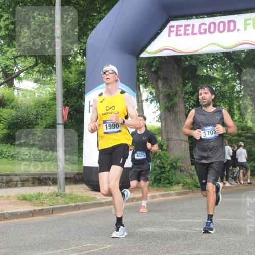 29.06.2025 - hella hamburg halbmarathon KatJ http://msf.ph/oto/8356369 29.06.2025 10:21:56 Zwischen KM18-KM19 1707, 1990, 4679 meine-sportfotos.de