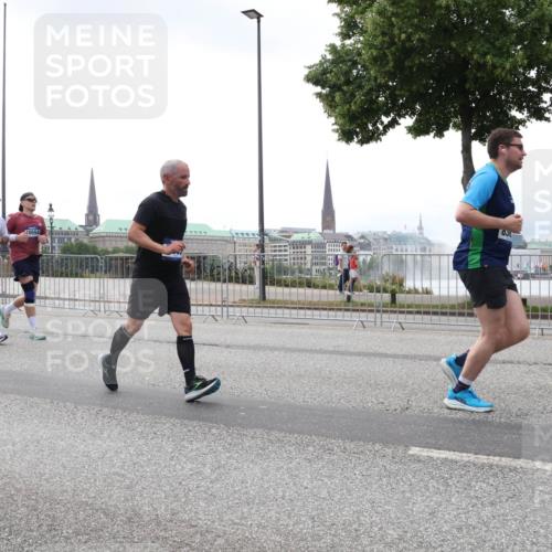 29.06.2025 - hella hamburg halbmarathon Lena Gebhardt http://msf.ph/oto/8356389 29.06.2025 10:39:01 Lombardsbrücke 0604, 40554, 030, 56, 1232, 1390, 1451, 1760, 2092, 2524, 2534, 2571, 2574, 2576, 2660, 2693, 2843, 2893, 2998, 3216, 3307, 3323, 3726, 3727, 3745, 3927, 4028, 4257, 4259, 4260, 4316, 4320, 4410, 4523, 4659, 4882, 4964, 5913, 6062, 6112, 6611, 6695, 6696, 6875, 7148, 7263, 7341, 7506, 7589, 7815, 7849, 8243, 8367, 8457, 8783, 9420, 9446, 9708, 9974, 9977, 10001, 10072, 10315, 10516, 10554, 13060 meine-sportfotos.de