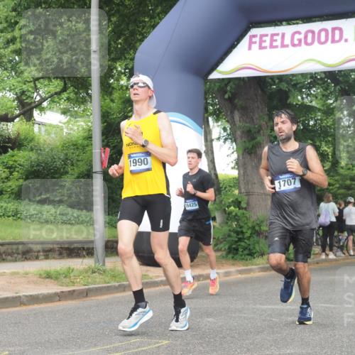 29.06.2025 - hella hamburg halbmarathon KatJ http://msf.ph/oto/8356391 29.06.2025 10:21:56 Zwischen KM18-KM19 1707, 1990, 4679 meine-sportfotos.de