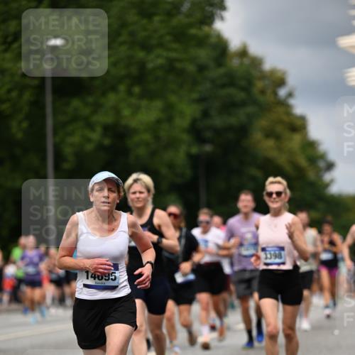 29.06.2025 - hella hamburg halbmarathon Dr. Thomas Lammeyer http://msf.ph/oto/8356407 29.06.2025 10:41:10 Kennedybrücke 56, 1253, 1488, 1490, 1597, 1948, 1952, 2072, 2552, 2811, 3165, 3398, 3428, 3714, 3895, 5560, 5786, 5789, 5809, 6359, 6804, 7202, 7235, 7632, 7707, 7773, 7823, 8257, 8258, 8315, 8936, 8937, 9806, 9918, 10112, 10123, 10487, 10862 meine-sportfotos.de