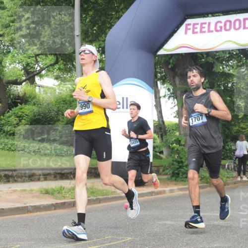 29.06.2025 - hella hamburg halbmarathon KatJ http://msf.ph/oto/8356411 29.06.2025 10:21:56 Zwischen KM18-KM19 1707, 1990, 4679 meine-sportfotos.de