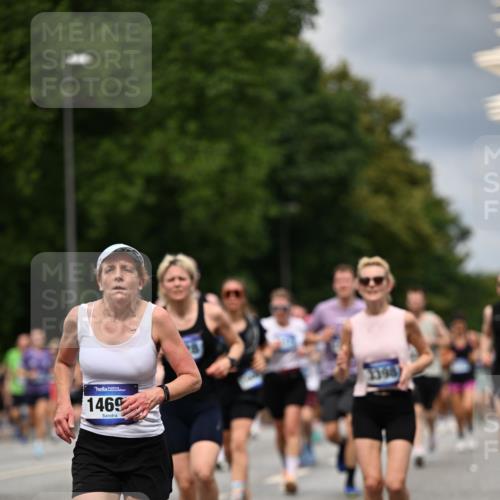 29.06.2025 - hella hamburg halbmarathon Dr. Thomas Lammeyer http://msf.ph/oto/8356423 29.06.2025 10:41:10 Kennedybrücke 56, 1253, 1488, 1490, 1597, 1948, 1952, 2072, 2552, 2811, 3165, 3398, 3428, 3714, 3895, 5560, 5786, 5789, 5809, 6359, 6804, 7202, 7235, 7632, 7707, 7773, 7823, 8257, 8258, 8315, 8936, 8937, 9806, 9918, 10112, 10123, 10487, 10862 meine-sportfotos.de