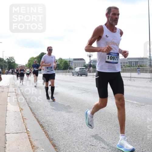 29.06.2025 - hella hamburg halbmarathon Lena Gebhardt http://msf.ph/oto/8356438 29.06.2025 10:13:55 Lombardsbrücke 11441, 10977, 1131, 1194, 1480, 1890, 2055, 2359, 2721, 2904, 2987, 4001, 4032, 4795, 4950, 4962, 5232, 5546, 5631, 5719, 6026, 6287, 6710, 6717, 6724, 7446, 7447, 7462, 7913, 8057, 8279, 8673, 9128, 9612, 9631, 9886, 10442, 10443, 10977, 11441, 11987, 12313, 12797, 12928, 12929, 12938, 13331, 13788, 13928, 15085, 15482, 15663, 15721, 15722, 15840, 16491, 17439, 17472, 17985, 18041, 18222, 18231, 18236, 18239 meine-sportfotos.de