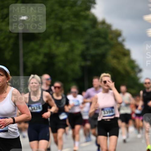 29.06.2025 - hella hamburg halbmarathon Dr. Thomas Lammeyer http://msf.ph/oto/8356483 29.06.2025 10:41:11 Kennedybrücke 56, 1118, 1253, 1488, 1490, 1597, 1948, 1952, 2072, 2552, 2811, 3165, 3398, 3428, 3714, 3873, 3895, 5560, 5786, 5789, 6359, 6804, 7202, 7235, 7632, 7707, 7773, 7823, 8257, 8258, 8315, 8936, 8937, 9806, 9918, 10024, 10112, 10123, 10862 meine-sportfotos.de