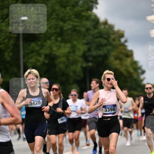 29.06.2025 - hella hamburg halbmarathon Dr. Thomas Lammeyer http://msf.ph/oto/8356496 29.06.2025 10:41:11 Kennedybrücke 56, 1118, 1253, 1488, 1490, 1597, 1948, 1952, 2072, 2552, 2811, 3165, 3398, 3428, 3714, 3873, 3895, 5560, 5786, 5789, 6359, 6804, 7202, 7235, 7632, 7707, 7773, 7823, 8257, 8258, 8315, 8936, 8937, 9806, 9918, 10024, 10112, 10123, 10862 meine-sportfotos.de