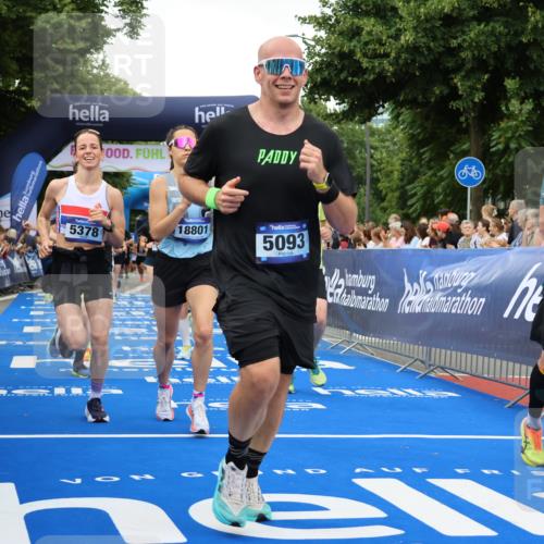 29.06.2025 - hella hamburg halbmarathon Strokosch-Dieckow http://msf.ph/oto/8356528 29.06.2025 10:52:08 Ziel 1482, 2397, 2595, 4837, 5032, 5087, 5093, 5378, 5482, 6897, 7732, 9074, 9082, 12135, 12580, 13726, 14248, 14300, 15275, 15506, 15829, 16003, 16179, 16320, 16591, 16666, 17033, 17130, 18475, 18801 meine-sportfotos.de
