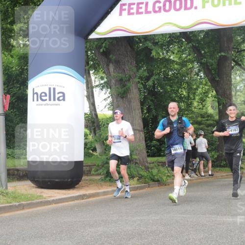 29.06.2025 - hella hamburg halbmarathon KatJ http://msf.ph/oto/8356544 29.06.2025 10:21:59 Zwischen KM18-KM19 1707, 1990 meine-sportfotos.de