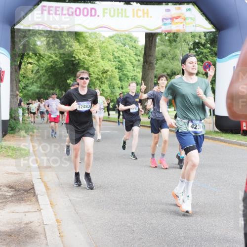 29.06.2025 - hella hamburg halbmarathon MichiJ http://msf.ph/oto/8356553 29.06.2025 10:42:02 Zwischen KM18-KM19 1193, 1506, 2448, 3652, 4231, 4897, 6355, 6356, 7221, 8223, 10368, 10376, 12483, 15389, 15818, 16879, 18031, 18181, 19000 meine-sportfotos.de