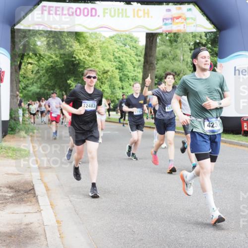 29.06.2025 - hella hamburg halbmarathon MichiJ http://msf.ph/oto/8356564 29.06.2025 10:42:02 Zwischen KM18-KM19 1193, 1506, 2448, 3652, 4231, 4897, 6355, 6356, 7221, 8223, 10368, 10376, 12483, 15389, 15818, 16879, 18031, 18181, 19000 meine-sportfotos.de