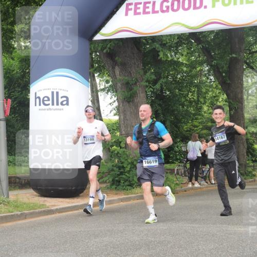 29.06.2025 - hella hamburg halbmarathon KatJ http://msf.ph/oto/8356573 29.06.2025 10:22:00 Zwischen KM18-KM19 1707, 1990 meine-sportfotos.de