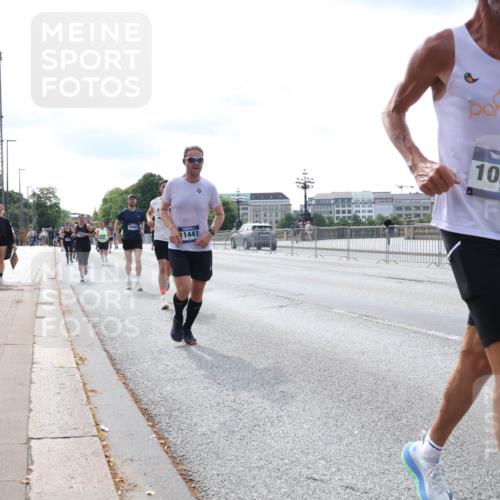 29.06.2025 - hella hamburg halbmarathon Lena Gebhardt http://msf.ph/oto/8356575 29.06.2025 10:13:55 Lombardsbrücke 10443, 11441, 6, 10977, 1131, 1194, 1480, 1890, 2055, 2359, 2721, 2904, 2987, 4001, 4032, 4795, 4950, 4962, 5232, 5546, 5631, 5719, 6026, 6287, 6710, 6717, 6724, 7446, 7447, 7462, 7913, 8057, 8279, 8673, 9128, 9612, 9631, 9886, 10442, 10443, 10977, 11441, 11987, 12313, 12797, 12928, 12929, 12938, 13331, 13788, 13928, 15085, 15482, 15663, 15721, 15722, 15840, 16491, 17439, 17472, 17985, 18041, 18222, 18231, 18236, 18239 meine-sportfotos.de