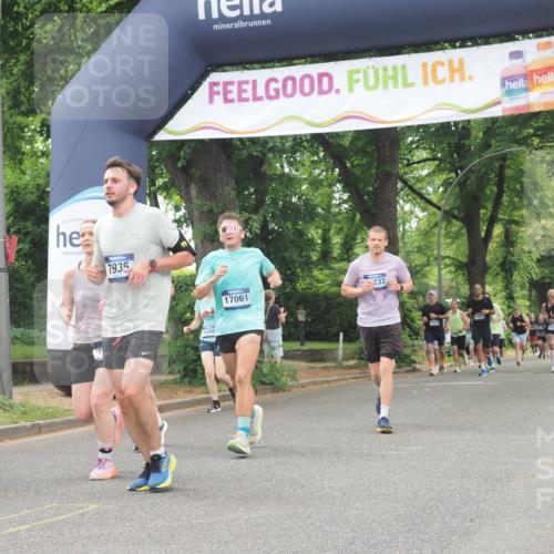 29.06.2025 - hella hamburg halbmarathon KatJ http://msf.ph/oto/8356589 29.06.2025 10:51:57 Zwischen KM18-KM19 1526, 4146, 5742, 0000, 6462, 7935 meine-sportfotos.de