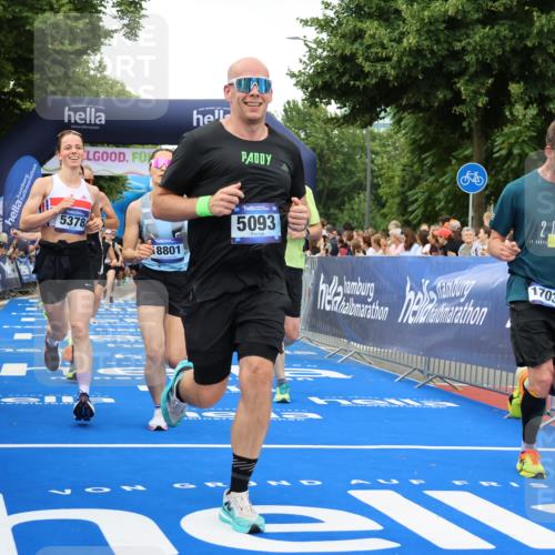29.06.2025 - hella hamburg halbmarathon Strokosch-Dieckow http://msf.ph/oto/8356603 29.06.2025 10:52:08 Ziel 1482, 2397, 2595, 4837, 5032, 5087, 5093, 5378, 5482, 6897, 7732, 9074, 9082, 12135, 12580, 13726, 14248, 14300, 15275, 15506, 15829, 16003, 16179, 16320, 16591, 16666, 17033, 17130, 18475, 18801 meine-sportfotos.de