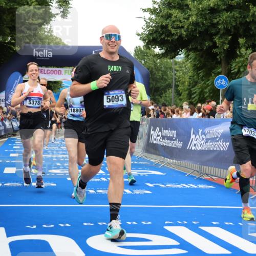 29.06.2025 - hella hamburg halbmarathon Strokosch-Dieckow http://msf.ph/oto/8356621 29.06.2025 10:52:08 Ziel 1482, 2397, 2595, 4837, 5032, 5087, 5093, 5378, 5482, 6897, 7732, 9074, 9082, 12135, 12580, 13726, 14248, 14300, 15275, 15506, 15829, 16003, 16179, 16320, 16591, 16666, 17033, 17130, 18475, 18801 meine-sportfotos.de
