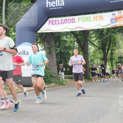 29.06.2025 - hella hamburg halbmarathon KatJ http://msf.ph/oto/8356645 29.06.2025 10:51:57 Zwischen KM18-KM19 1526, 4146, 5742, 0000, 6462, 7935 meine-sportfotos.de