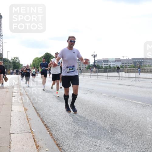 29.06.2025 - hella hamburg halbmarathon Lena Gebhardt http://msf.ph/oto/8356716 29.06.2025 10:13:55 Lombardsbrücke 1044, 11441, 1131, 1194, 1480, 1890, 2055, 2359, 2721, 2904, 2987, 4001, 4032, 4795, 4950, 4962, 5232, 5546, 5631, 5719, 6026, 6287, 6710, 6717, 6724, 7446, 7447, 7462, 7913, 8057, 8279, 8673, 9128, 9612, 9631, 9886, 10442, 10443, 10977, 11441, 11987, 12313, 12797, 12928, 12929, 12938, 13331, 13788, 13928, 15085, 15482, 15663, 15721, 15722, 15840, 16491, 17439, 17472, 17985, 18041, 18222, 18231, 18236, 18239 meine-sportfotos.de