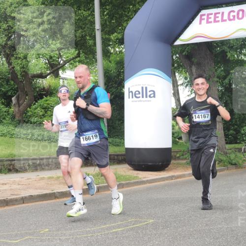 29.06.2025 - hella hamburg halbmarathon KatJ http://msf.ph/oto/8356745 29.06.2025 10:22:01 Zwischen KM18-KM19 1707, 1990 meine-sportfotos.de