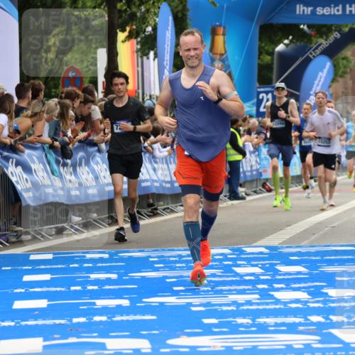 29.06.2025 - hella hamburg halbmarathon Strokosch-Dieckow http://msf.ph/oto/8356746 29.06.2025 10:30:24 Ziel 10173, 16713 meine-sportfotos.de