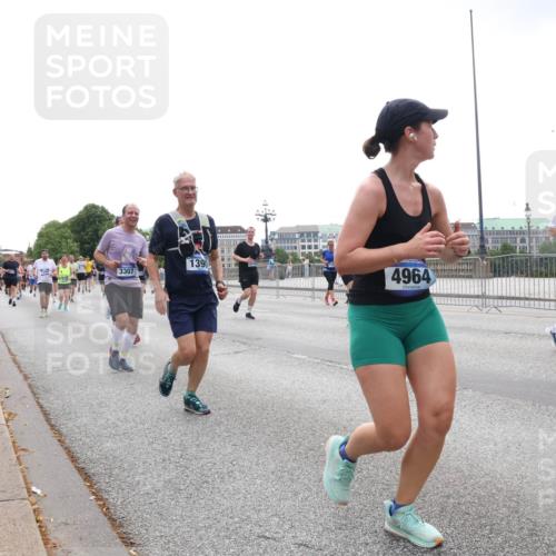 29.06.2025 - hella hamburg halbmarathon Lena Gebhardt http://msf.ph/oto/8356759 29.06.2025 10:39:02 Lombardsbrücke 3307, 1390, 4964, 0604, 10554, 56, 1232, 1390, 1451, 1760, 1856, 2092, 2524, 2534, 2571, 2574, 2576, 2660, 2693, 2843, 2893, 2998, 3216, 3275, 3307, 3323, 3726, 3727, 3745, 3927, 4028, 4257, 4259, 4260, 4316, 4320, 4410, 4523, 4659, 4882, 4964, 5913, 6062, 6112, 6611, 6695, 6696, 6875, 7148, 7263, 7341, 7506, 7589, 7815, 7849, 8243, 8367, 8457, 8783, 9420, 9446, 9708, 9974, 9977, 10001, 10072, 10315, 10516, 10554, 13060 meine-sportfotos.de