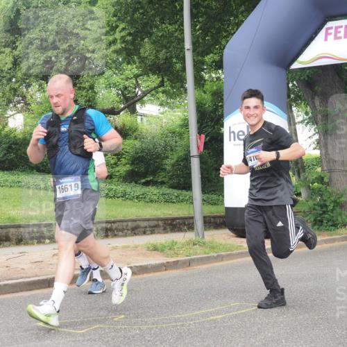 29.06.2025 - hella hamburg halbmarathon KatJ http://msf.ph/oto/8356820 29.06.2025 10:22:01 Zwischen KM18-KM19 1707, 1990 meine-sportfotos.de