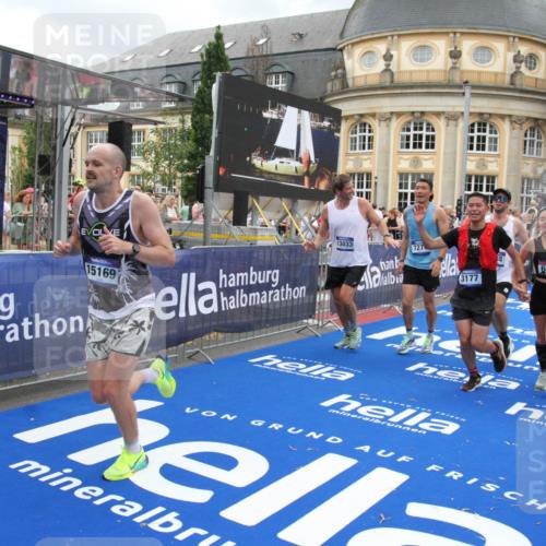 29.06.2025 - hella hamburg halbmarathon Michael Strokosch http://msf.ph/oto/8356829 29.06.2025 10:54:19 Ziel 3103, 3177, 3861, 3898, 6082, 6084, 6443, 7274, 8223, 11430, 12213, 13033, 13803, 15169, 15524, 16527, 16574, 16750, 16780, 16879, 17087 meine-sportfotos.de