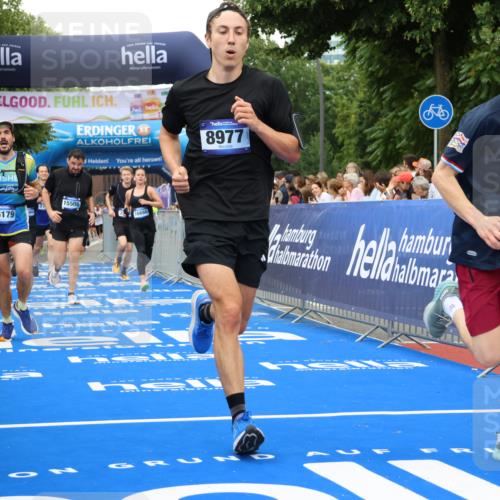29.06.2025 - hella hamburg halbmarathon Strokosch-Dieckow http://msf.ph/oto/8356880 29.06.2025 10:52:02 Ziel 1482, 2397, 2595, 4033, 5093, 5336, 5378, 6390, 7130, 7409, 7724, 7732, 8413, 8977, 10057, 12580, 13726, 14248, 15356, 15506, 15829, 16179, 16666, 17033, 17978, 18801, 18869 meine-sportfotos.de