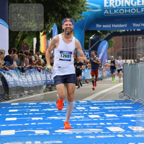 29.06.2025 - hella hamburg halbmarathon Strokosch-Dieckow http://msf.ph/oto/8356935 29.06.2025 10:30:17 Ziel 8323, 10173, 12691 meine-sportfotos.de