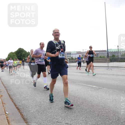 29.06.2025 - hella hamburg halbmarathon Lena Gebhardt http://msf.ph/oto/8356941 29.06.2025 10:39:02 Lombardsbrücke 4257, 3307, 1390, 56, 1232, 1390, 1451, 1760, 1856, 2092, 2524, 2534, 2571, 2574, 2576, 2660, 2693, 2843, 2893, 2998, 3216, 3275, 3307, 3323, 3726, 3727, 3745, 3927, 4028, 4257, 4259, 4260, 4316, 4320, 4410, 4523, 4659, 4882, 4964, 5913, 6062, 6112, 6611, 6695, 6696, 6875, 7148, 7263, 7341, 7506, 7589, 7815, 7849, 8243, 8367, 8457, 8783, 9420, 9446, 9708, 9974, 9977, 10001, 10072, 10315, 10516, 10554, 13060 meine-sportfotos.de