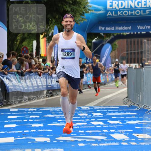 29.06.2025 - hella hamburg halbmarathon Strokosch-Dieckow http://msf.ph/oto/8356965 29.06.2025 10:30:17 Ziel 8323, 10173, 12691 meine-sportfotos.de