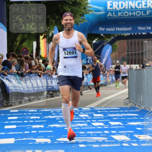 29.06.2025 - hella hamburg halbmarathon Strokosch-Dieckow http://msf.ph/oto/8356980 29.06.2025 10:30:17 Ziel 8323, 10173, 12691 meine-sportfotos.de