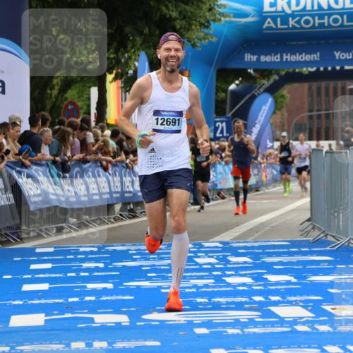 29.06.2025 - hella hamburg halbmarathon Strokosch-Dieckow http://msf.ph/oto/8357031 29.06.2025 10:30:17 Ziel 8323, 10173, 12691 meine-sportfotos.de