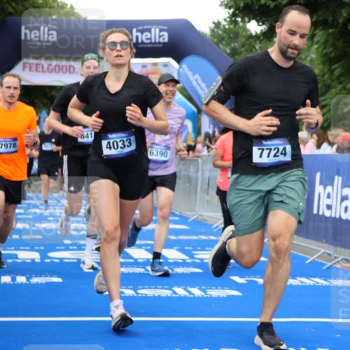29.06.2025 - hella hamburg halbmarathon Strokosch-Dieckow http://msf.ph/oto/8357034 29.06.2025 10:51:58 Ziel 2818, 2823, 2880, 4033, 4297, 5102, 5336, 6390, 7130, 7409, 7724, 7732, 8413, 8856, 8977, 10057, 13799, 15356, 15506, 15690, 15829, 16179, 16666, 17815, 17962, 17978, 18869 meine-sportfotos.de