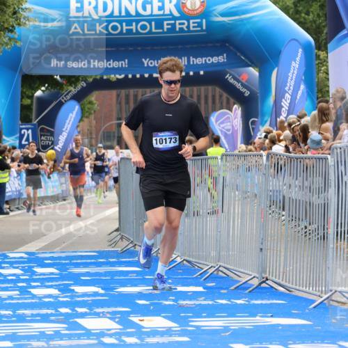 29.06.2025 - hella hamburg halbmarathon Strokosch-Dieckow http://msf.ph/oto/8357058 29.06.2025 10:30:15 Ziel 1758, 8323, 10173, 12691 meine-sportfotos.de