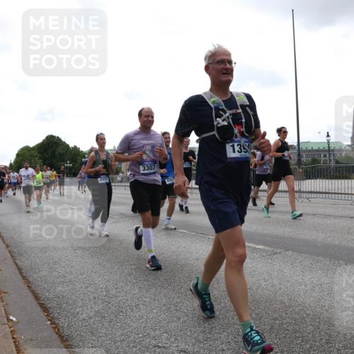 29.06.2025 - hella hamburg halbmarathon Lena Gebhardt http://msf.ph/oto/8357152 29.06.2025 10:39:03 Lombardsbrücke 4257, 3307, 432, 2534, 1390, 56, 1232, 1390, 1451, 1760, 1856, 1883, 2092, 2524, 2534, 2571, 2574, 2576, 2660, 2693, 2843, 2893, 2998, 3275, 3307, 3323, 3726, 3727, 3745, 3927, 4028, 4257, 4259, 4260, 4316, 4320, 4410, 4523, 4659, 4882, 4964, 5913, 6062, 6112, 6611, 6695, 6696, 6875, 7148, 7263, 7341, 7506, 7524, 7589, 7815, 7849, 8243, 8367, 8457, 8783, 9393, 9420, 9446, 9708, 9974, 9977, 10001, 10072, 10315, 10516, 10554, 13060 meine-sportfotos.de