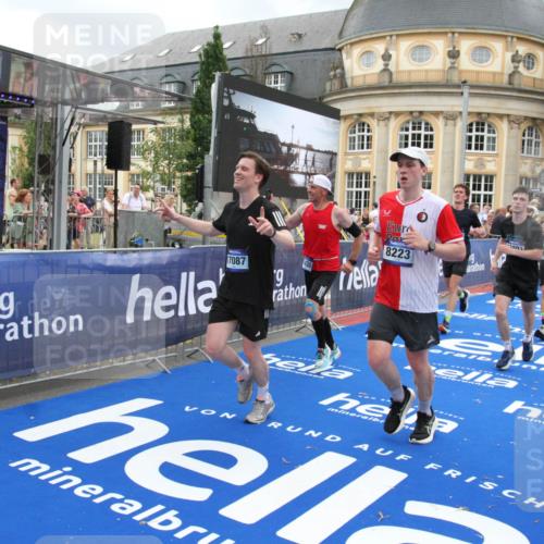 29.06.2025 - hella hamburg halbmarathon Michael Strokosch http://msf.ph/oto/8357179 29.06.2025 10:54:23 Ziel 1267, 1442, 3103, 3177, 3861, 4635, 6082, 6084, 6511, 6512, 7274, 8223, 8772, 11430, 12362, 13033, 13289, 13803, 15946, 16527, 16574, 16750, 16879, 17087, 17698, 18268 meine-sportfotos.de