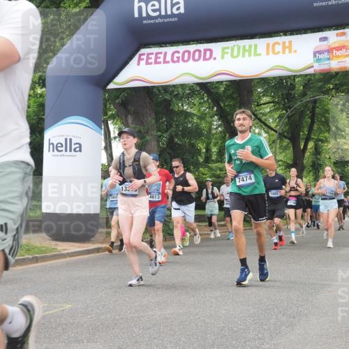 29.06.2025 - hella hamburg halbmarathon KatJ http://msf.ph/oto/8357266 29.06.2025 10:52:04 Zwischen KM18-KM19 1885, 4613, 7271, 7474 meine-sportfotos.de
