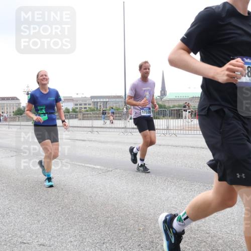 29.06.2025 - hella hamburg halbmarathon Lena Gebhardt http://msf.ph/oto/8357274 29.06.2025 10:48:07 Lombardsbrücke 19101, 17339, 85, 1045, 1157, 1174, 1175, 1246, 1392, 1618, 1639, 1645, 1701, 1926, 2037, 2163, 2195, 2197, 2418, 2475, 2491, 2545, 2650, 2704, 2756, 2790, 2909, 2958, 3049, 3320, 3468, 3504, 3679, 3933, 4327, 4588, 4856, 5585, 5781, 5886, 5952, 6143, 7240, 7393, 7394, 7427, 7532, 7916, 7970, 8077, 8310, 8521, 8774, 8948, 9356, 9687, 9696, 9697, 9775, 9921, 10145, 10658, 10777, 10794, 10991, 11548, 11742, 11781, 11802, 11909, 12431 meine-sportfotos.de