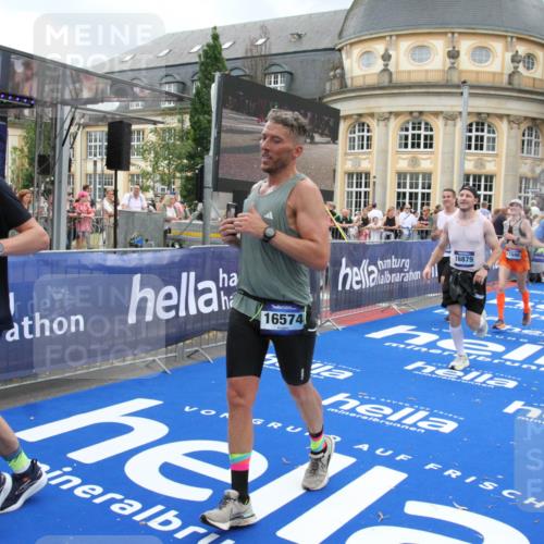 29.06.2025 - hella hamburg halbmarathon Michael Strokosch http://msf.ph/oto/8357303 29.06.2025 10:54:25 Ziel 1267, 1442, 3426, 4635, 6511, 6512, 8223, 8772, 11009, 11430, 12321, 12362, 13289, 13803, 15946, 16327, 16574, 16750, 16879, 17087, 17698, 18268, 19067 meine-sportfotos.de