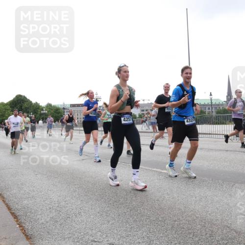 29.06.2025 - hella hamburg halbmarathon Lena Gebhardt http://msf.ph/oto/8357334 29.06.2025 10:39:04 Lombardsbrücke 13060, 2534, 16388, 9706, 4257, 4320, 2524, 56, 1232, 1390, 1451, 1760, 1856, 1883, 2092, 2524, 2534, 2571, 2574, 2576, 2660, 2693, 2843, 2893, 2998, 3275, 3307, 3323, 3726, 3727, 3745, 3927, 4028, 4257, 4259, 4260, 4316, 4320, 4410, 4523, 4659, 4882, 4964, 5913, 6062, 6112, 6611, 6695, 6696, 6875, 7263, 7341, 7506, 7524, 7589, 7815, 7849, 8243, 8367, 8457, 8783, 9393, 9420, 9446, 9708, 9974, 9977, 10001, 10072, 10315, 10516, 10554, 13060 meine-sportfotos.de