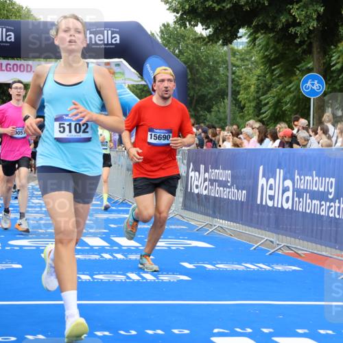 29.06.2025 - hella hamburg halbmarathon Strokosch-Dieckow http://msf.ph/oto/8357378 29.06.2025 10:51:54 Ziel 2818, 2823, 2880, 4033, 4297, 5102, 5336, 6390, 7130, 7409, 7724, 8413, 8856, 8977, 9793, 9959, 10057, 13799, 15356, 15427, 15690, 16907, 17815, 17962, 17978, 18869, 19137 meine-sportfotos.de