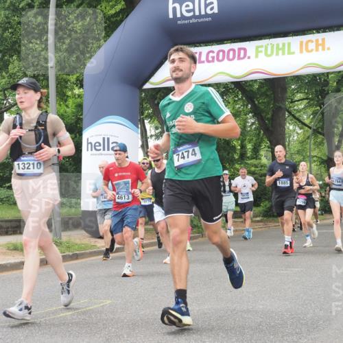 29.06.2025 - hella hamburg halbmarathon KatJ http://msf.ph/oto/8357391 29.06.2025 10:52:05 Zwischen KM18-KM19 1885, 4613, 7271, 7474 meine-sportfotos.de