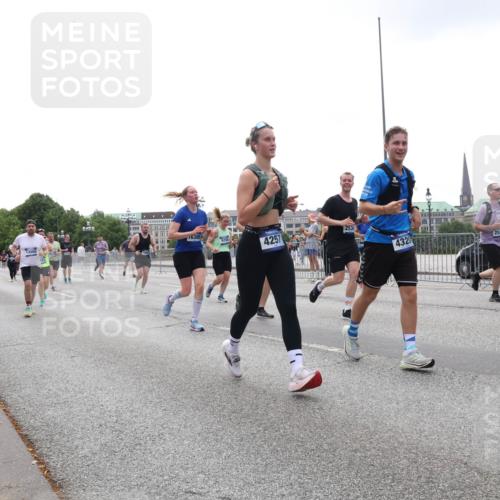 29.06.2025 - hella hamburg halbmarathon Lena Gebhardt http://msf.ph/oto/8357395 29.06.2025 10:39:04 Lombardsbrücke 13060, 16388, 4257, 2534, 4320, 2524, 56, 1232, 1390, 1451, 1760, 1856, 1883, 2092, 2524, 2534, 2571, 2574, 2576, 2660, 2693, 2843, 2893, 2998, 3275, 3307, 3323, 3726, 3727, 3745, 3927, 4028, 4257, 4259, 4260, 4316, 4320, 4410, 4523, 4659, 4882, 4964, 5913, 6062, 6112, 6611, 6695, 6696, 6875, 7263, 7341, 7506, 7524, 7589, 7815, 7849, 8243, 8367, 8457, 8783, 9393, 9420, 9446, 9708, 9974, 9977, 10001, 10072, 10315, 10516, 10554, 13060 meine-sportfotos.de