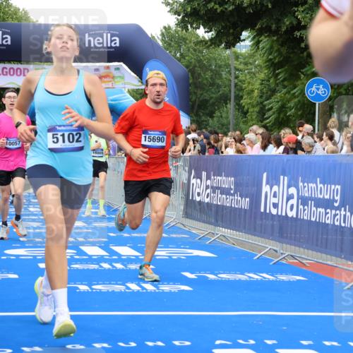 29.06.2025 - hella hamburg halbmarathon Strokosch-Dieckow http://msf.ph/oto/8357429 29.06.2025 10:51:54 Ziel 2818, 2823, 2880, 4033, 4297, 5102, 5336, 6390, 7130, 7409, 7724, 8413, 8856, 8977, 9793, 9959, 10057, 13799, 15356, 15427, 15690, 16907, 17815, 17962, 17978, 18869, 19137 meine-sportfotos.de