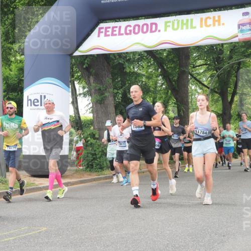 29.06.2025 - hella hamburg halbmarathon KatJ http://msf.ph/oto/8357440 29.06.2025 10:52:06 Zwischen KM18-KM19 1885, 4613, 7271, 7474 meine-sportfotos.de