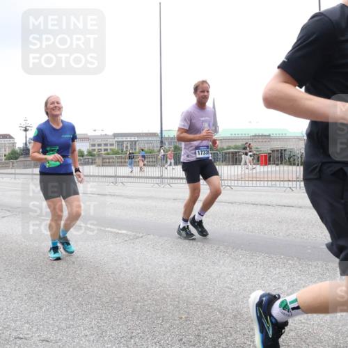 29.06.2025 - hella hamburg halbmarathon Lena Gebhardt http://msf.ph/oto/8357443 29.06.2025 10:48:07 Lombardsbrücke 19101, 17339, 1045, 1157, 1174, 1175, 1246, 1392, 1618, 1639, 1645, 1701, 1926, 2037, 2163, 2195, 2197, 2418, 2475, 2491, 2545, 2650, 2704, 2756, 2790, 2909, 2958, 3049, 3320, 3468, 3504, 3679, 3933, 4327, 4588, 4856, 5585, 5781, 5886, 5952, 6143, 7240, 7393, 7394, 7427, 7532, 7916, 7970, 8077, 8310, 8521, 8774, 8948, 9356, 9687, 9696, 9697, 9775, 9921, 10145, 10658, 10777, 10794, 10991, 11548, 11742, 11781, 11802, 11909, 12431 meine-sportfotos.de