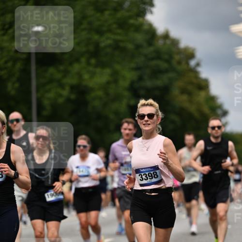 29.06.2025 - hella hamburg halbmarathon Dr. Thomas Lammeyer http://msf.ph/oto/8357518 29.06.2025 10:41:12 Kennedybrücke 56, 1022, 1118, 1253, 1488, 1490, 1597, 1948, 1952, 2072, 2552, 2811, 3165, 3230, 3398, 3428, 3714, 3873, 3895, 5560, 5786, 5789, 6359, 6804, 7202, 7235, 7707, 7773, 7823, 8257, 8258, 8315, 8936, 8937, 9918, 10024, 10112, 10123, 10862, 10931 meine-sportfotos.de